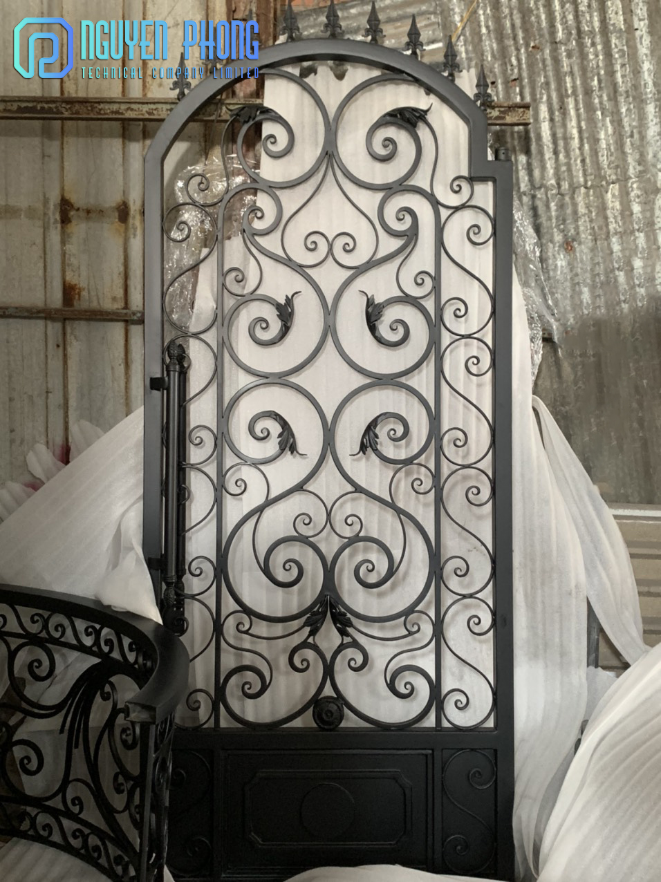 ORDERS FOR WROUGHT IRON GATES FOR PRIVATE HOMES FROM THE ORIGINAL MANUFACTURER IN VIETNAM (Orders from Australia & Spain) wrought-iron-main-gate-iron-gate-design-for-villa -manufacture-5.jpg